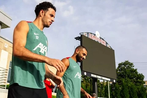 جونز يجيب.. هل هازارد أفضل من محمد صلاح في الدوري الإنجليزي؟